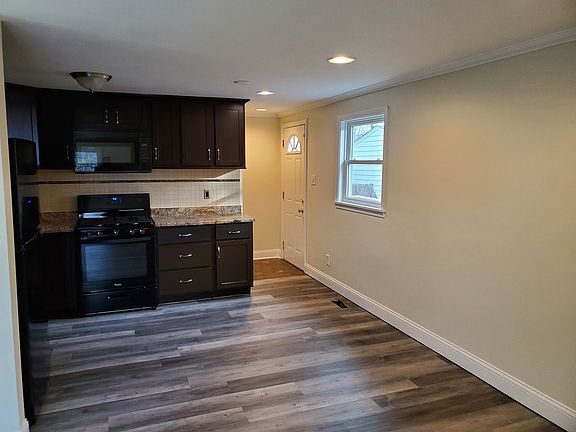 5th image of 11 N Sycamore Ln