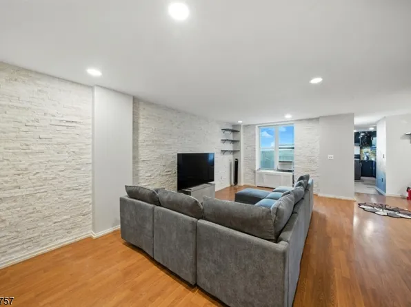 50 Glenwood Ave #702, Jersey City, NJ 07306