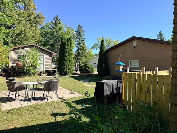 3rd image of 509 5th St NE