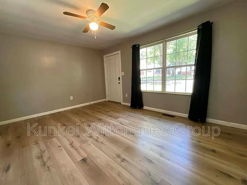 2 bed, 1.0 bath, 800 sqft, $895 — Photo 3