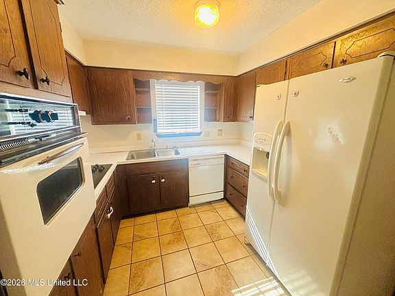 4th image of 2187 Baywood Dr