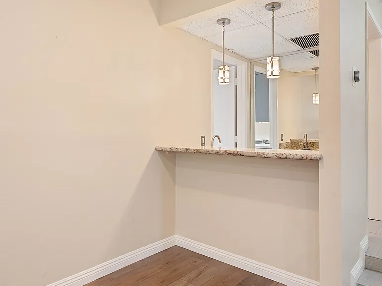 5340 Yarmouth Ave #108 — Photo 5