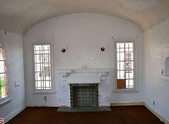 5th image of 2044 W 80th St