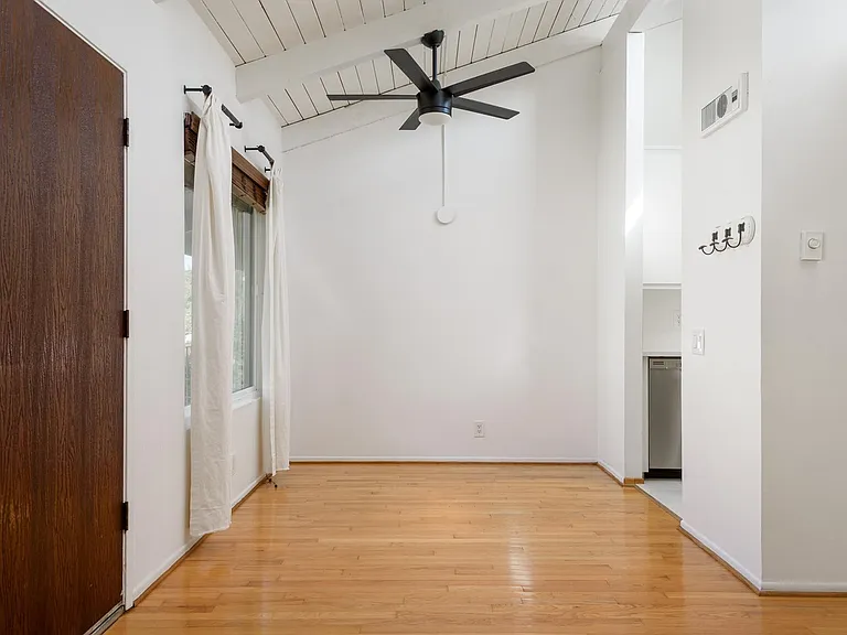 129 E Micheltorena St #6 — Photo 7