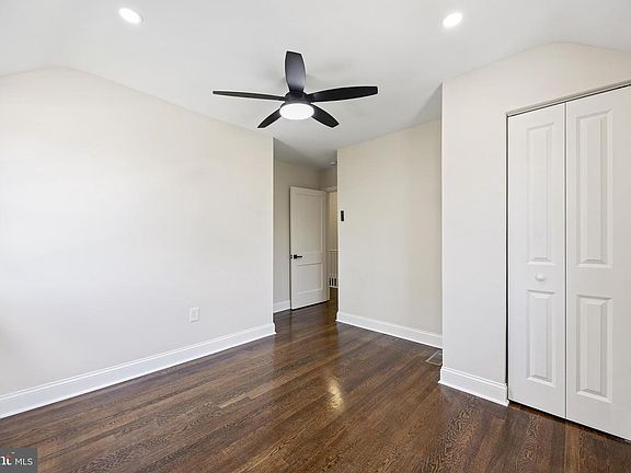 5th image of 1601 Hamlin St NE