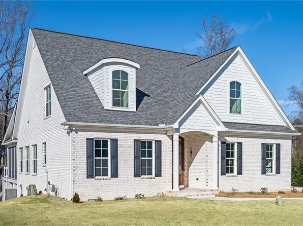 1505 Audubon Village Dr, Winston Salem, NC 27106