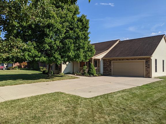 3rd image of 40 Zellers Ln