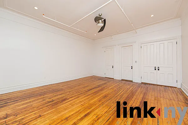 Rented by Link NY Realty | media 66