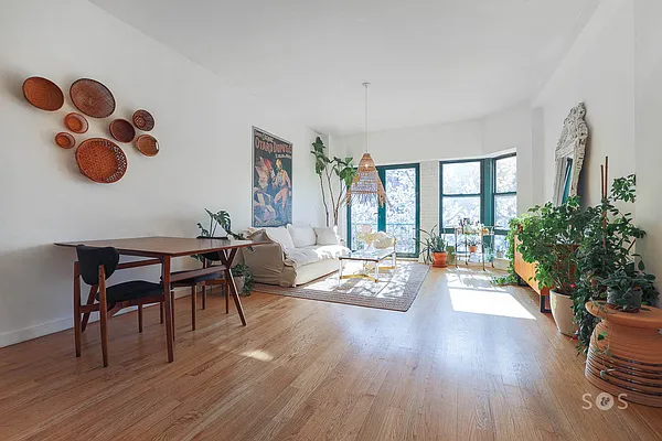 Sold by Brick&Mortar | media 4