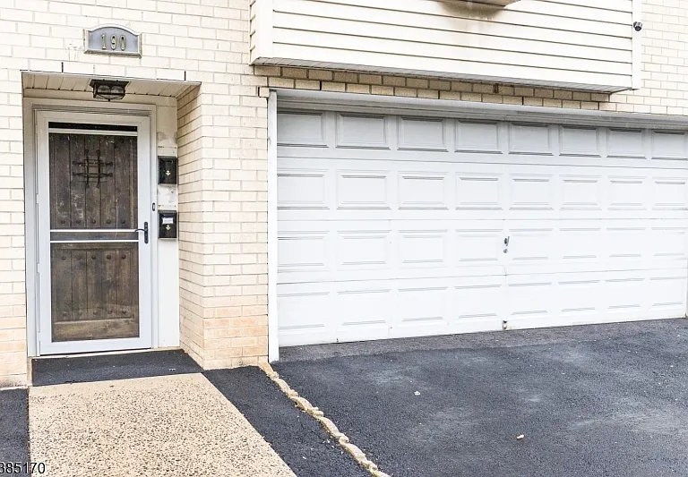 190 Park St — Photo 31