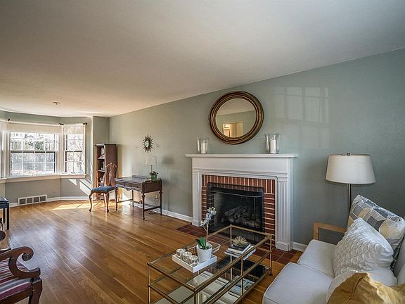 4th image of 7120 Cambridge Ave