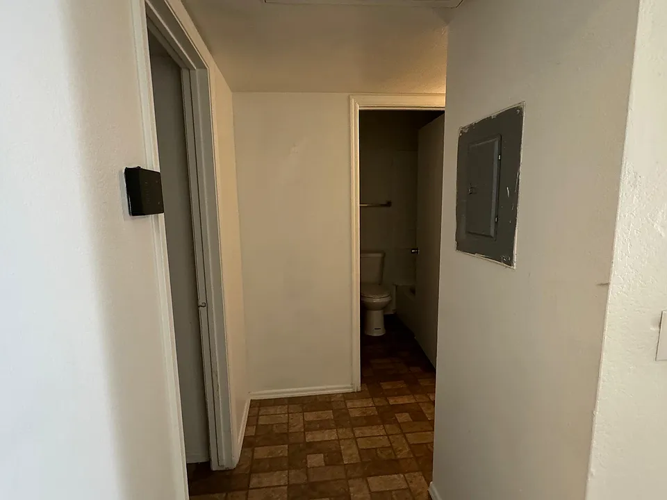 2837 E Capri Cir #3