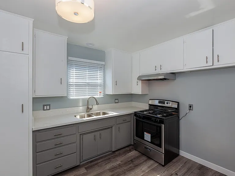 1863 Pine Ave #7 — Photo 5