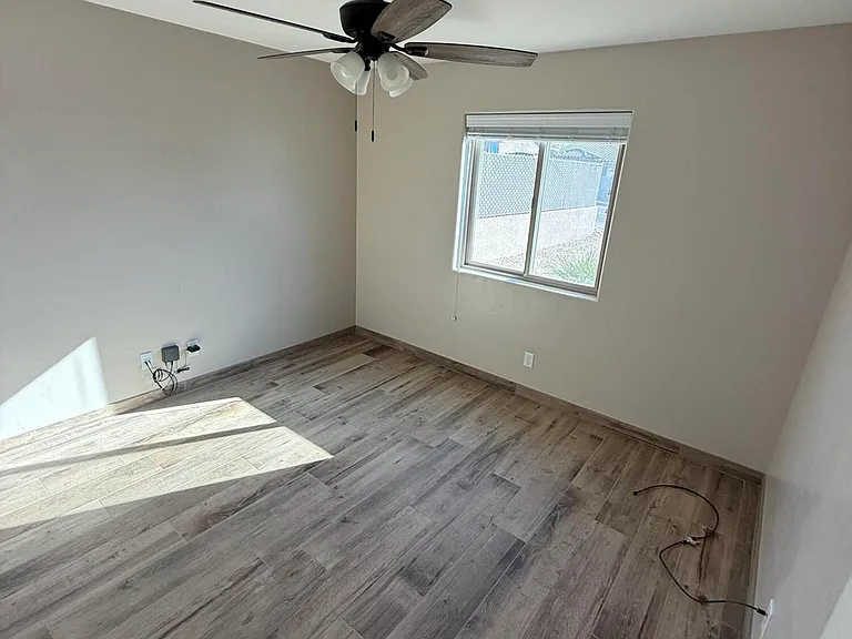 2425 Cloverlawn Dr #101 — Photo 31