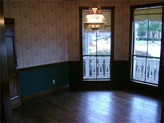 5th image of 24706 Putnam Ct