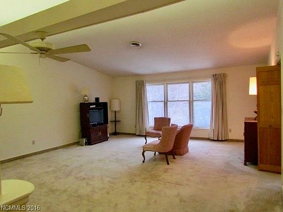 5th image of 251 Carolina Dr APT 8B