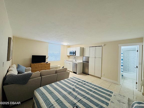4th image of 701 S Atlantic Ave #321