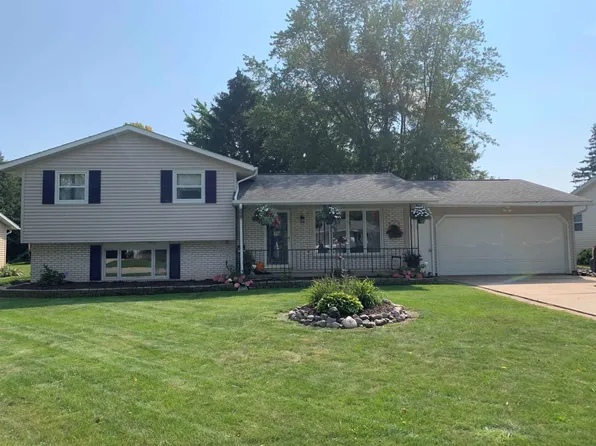 3458 Golf Dr, Green Bay, WI 54311