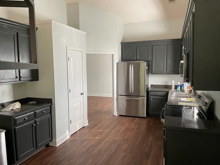 1054 Blakewood Ct — Photo 7