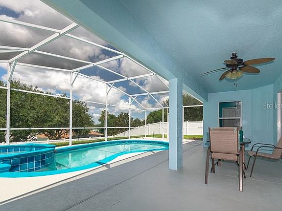 4th image of 912 Marquee Dr