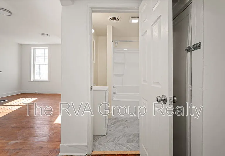 25 S Jefferson St #B — Photo 17