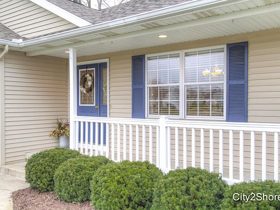 4th image of 7064 Maplelawn Dr