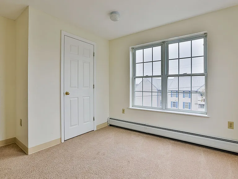 195 Eastern Ave — Photo 16