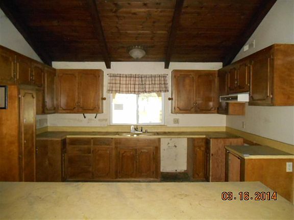3rd image of 609 White Fir Ln