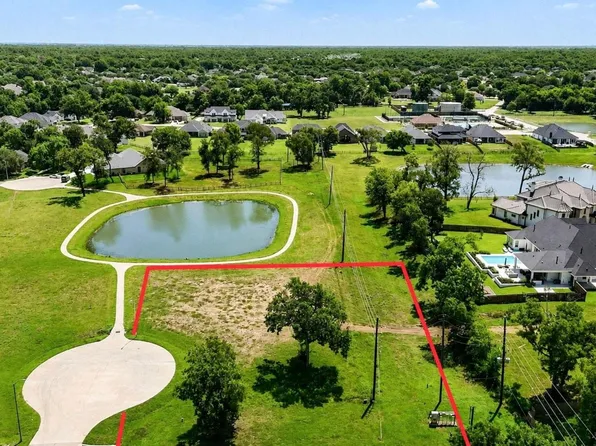 33201 Worthing Ln, Weston Lakes, TX 77441