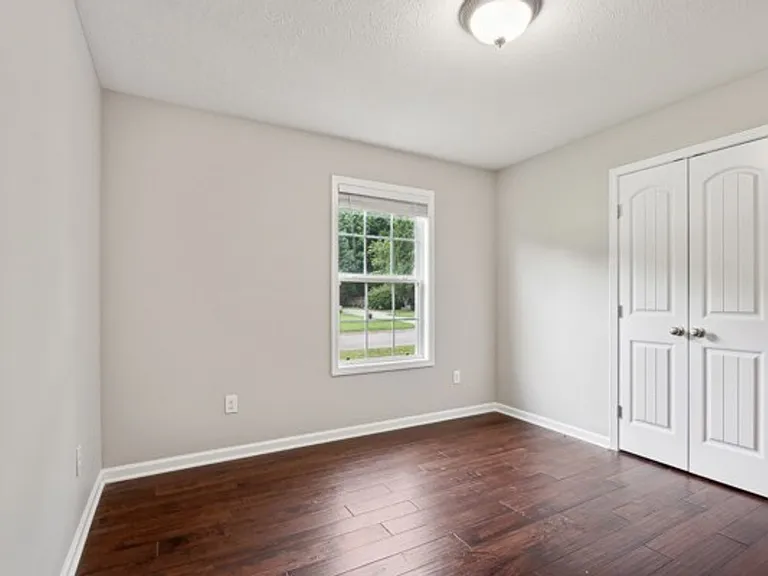 257 Williamsburg Cir — Photo 14