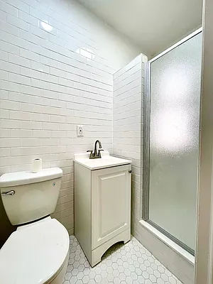 Rented by Safdie Realty Group | media 26