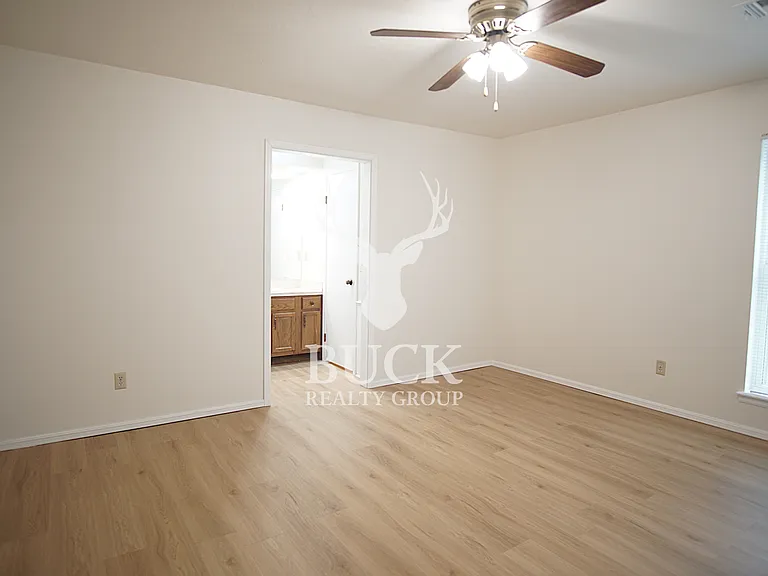 1628 Kavel Dr — Photo 19