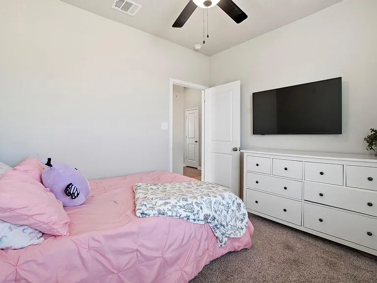 1318 Kingsgate Dr — Photo 15