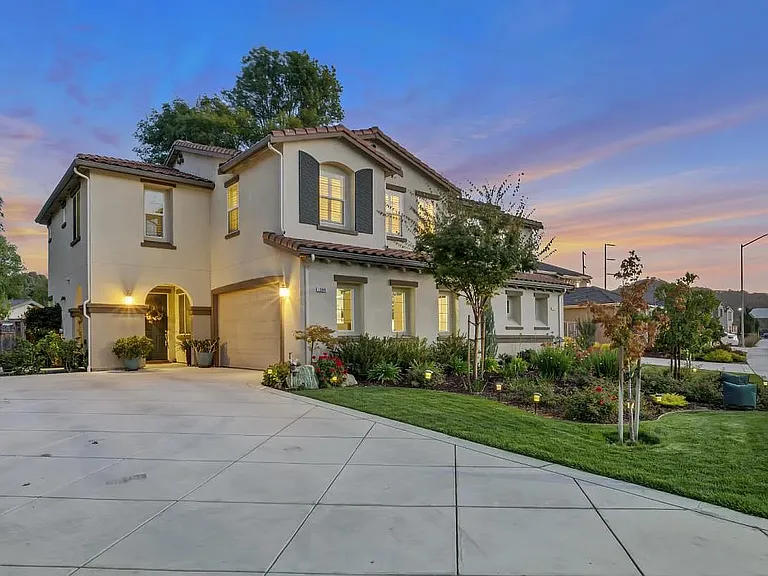 15840 Piazza Way — Photo 25