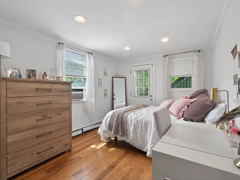 135 W Seventh St — Photo 21