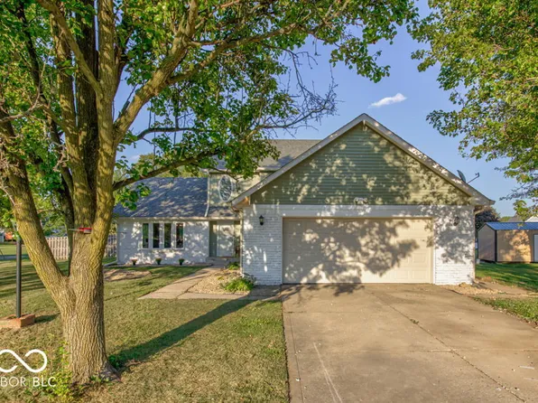 1613 Valley Brook Dr, Cumberland, IN 46229