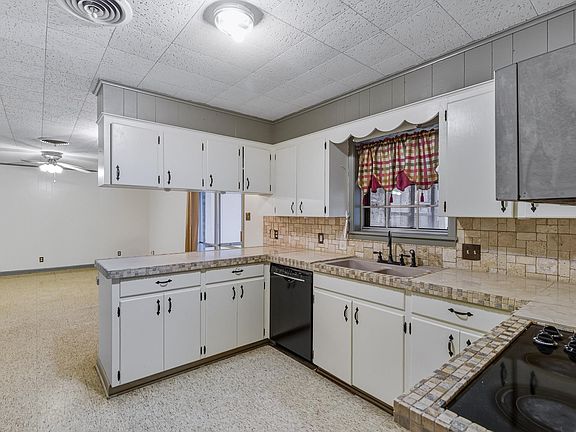 3rd image of 467 Ashley Ave