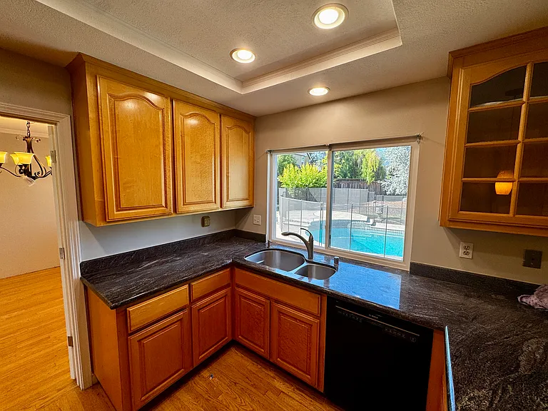 1318 Deb Ct — Photo 8