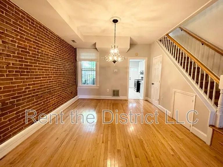 525 5th St NE — Photo 5