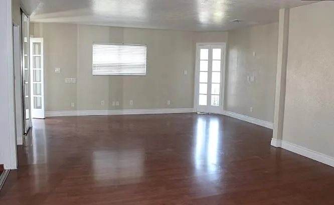 5 bed, 2376 sqft, $4,350 — Photo 4
