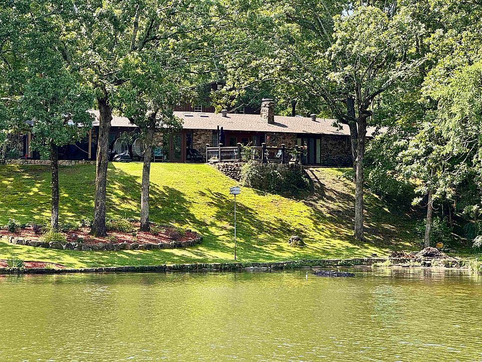 1st image of 121 Kathy Ln