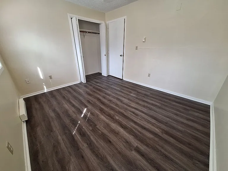 1263 Manitowoc Rd — Photo 11