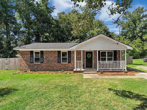 3rd image of 107 Hill Ct