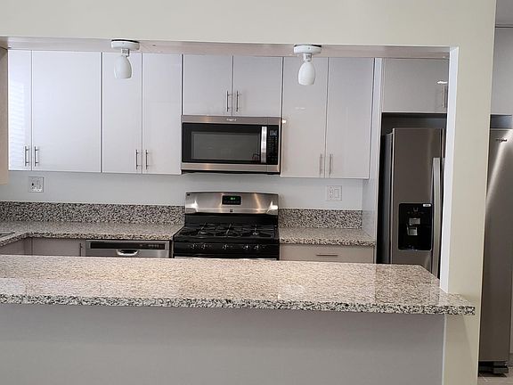 4th image of 528 N Alexandria Ave APT 10B