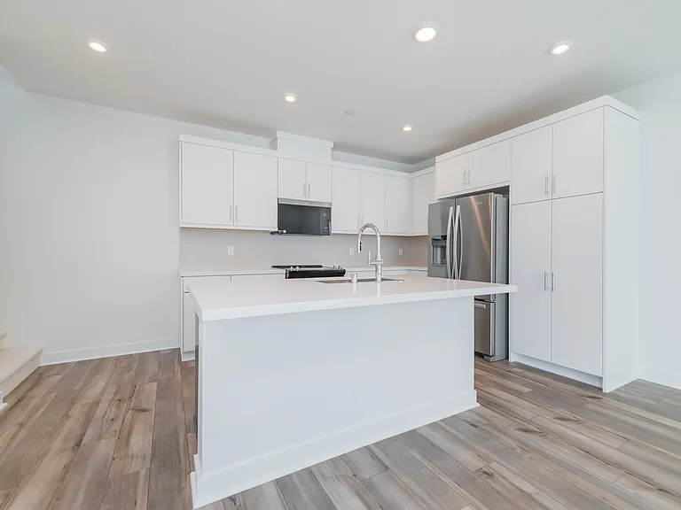 589 S Lyon St — Photo 13