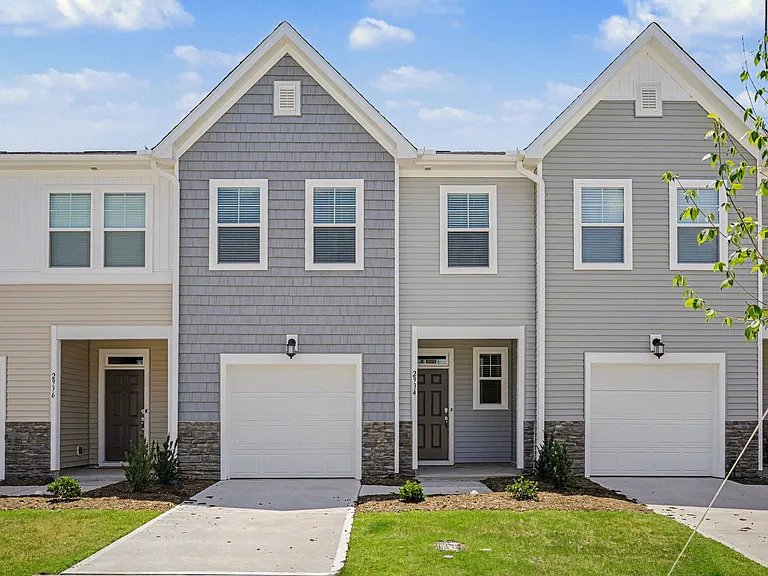 2934 Hickory Field Dr — Photo 1