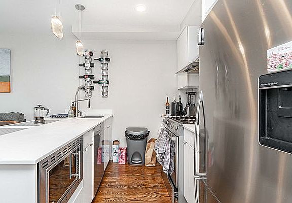 4th image of 2513 27th St #4C