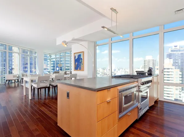 207 East 57th Street image 3 of 10