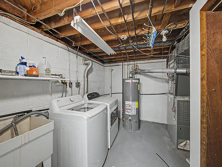 35-10 Lindsay Rd — Photo 37