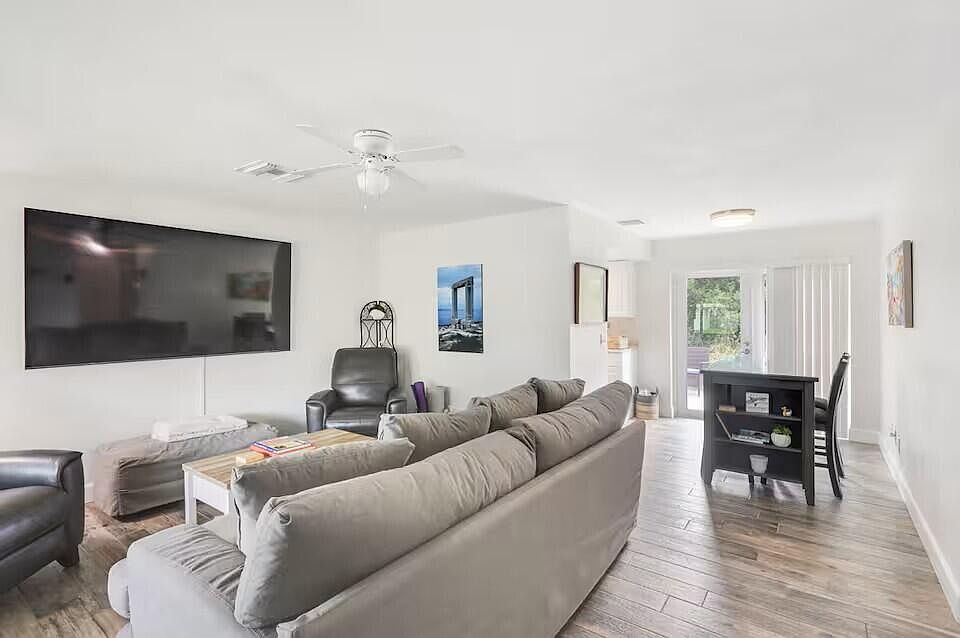 1st image of 1519 Treemont Ave
